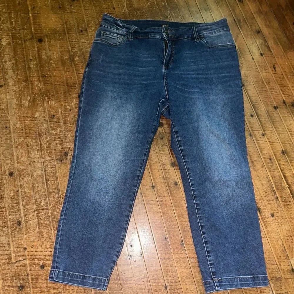 Kut from the Kloth distressed cropped size 14 jeans